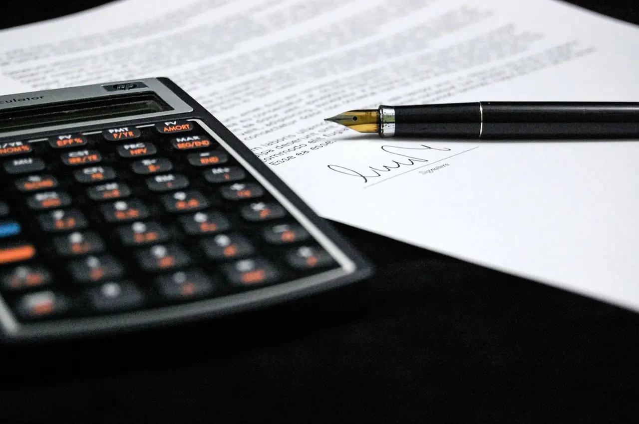 Калькулятор и договор купли-продажи — расчёт цены сотки земли в Судаке