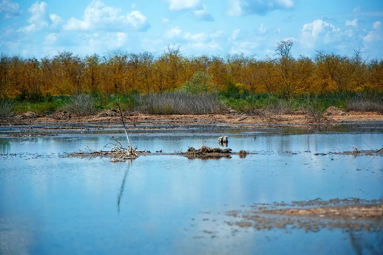 Природный водоём в Крыму — вода в горной части связана с реками и водохранилищами